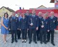 Bild: Sonja Scharl/exb
Die Feuerwehr Garsdorf wählt ihre Kommandanten (von links): Verwaltungsfachangestellte Sonja Scharl, Kreisbrandmeister Alexander Graf, Bürgermeister Albert Geitner, Vorsitzende Silvia Meiler, Kreisbrandinspektor Armin Daubenmerkl, Erster Kommandant Andreas Pechtl, Kreisbrandrat Fredi Weiß, Zweiter Kommandant Jürgen Meiler, Ehrenkommandant Johann Pechtl sowie Zweiter Vorsitzender Richard Kaa.