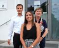 Bild: Hirsch
Direktorin Petra Froschauer (rechts) und Richterrat Holger Vogl (links) hießen mit Vanessa Hofmann (Mitte) die neue Kollegin für das Familiengericht willkommen.