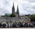 Bild: Thomas Helm/exb
Die Reisegruppe posierte vor dem Hintergrund der Altstadt von Chartres für ein Erinnerungsfoto.