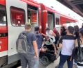 Bild: Wiebke Elges
Wenn der Zug aus Regensburg in Weiden ankommt, ist seit Anfang Juni nun oft viel mehr Betrieb auf dem Bahnsteig als früher. Weil in den Zügen aber nicht mehr Platz ist, wird das Zugfahren vor allem für tägliche Pendler zunehmend anstrengend.
