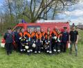 Bild: kro
Eine Gruppe der Feuerwehr Wondreb hat das Leistungsabzeichen in Bronze erfolgreich absolviert. Im Bild: (von links) Kreisbrandmeister Roland Frank, Kreisbrandinspektor Lorenz Müller, Lukas Hopf, Paul Härtl, Maria Prockl, Simon Härtl, Johanna Härtl, Luisa Prockl, Romina Kraus, Luis Geyer, stellvertretender Kommandant Sebastian Gradl, Angelina Kraus, Kreisbrandmeister Wolfgang Fischer und Kommandant Thomas Döllinger.