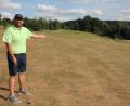 Bild: kro
Vizepräsident Johannes Kirchner auf der Anlage des Golfclubs Stiftland. Ein Teilstück ist nun von einer Grundstücksgesellschaft erworben und an den Golfclub verpachtet worden.