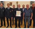 Bild: jr
Bei ihrer Jahresversammlung zeichnete die Feuerwehr Leonberg langjährige und verdiente Mitglieder aus. Im Bild (von links) Vorsitzender Bernhard Lindner, Heinz Neumeier, Helmut Schneider, das neue Ehrenmitglied Otto Lippert, Bernhard Brandl, Max Hecht und Bürgermeister Johann Burger.