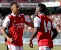 Bild: Daniel Karmann/dpa
Gabriel Jesus (links) von Arsenal London jubelt mit seinem Kollegen Eddie Nketiah über einen seiner Treffer.