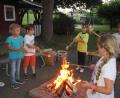 Bild: Kinderhaus Krummennaab/exb
Die Vorschulkinder durften zum Abschluss der Kindergartenzeit im Kinderhaus St. Marien in Krummennaab auf Schatzsuche gehen. Am Abend gab es ein Lagerfeuer mit Stockbrot.