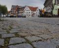 Bild: mfh
Kommt das Kopfsteinpflaster weg? Darüber wurde noch nicht entschieden. Einigkeit herrschte beim Marktrat, dass die Straße mit Unterbau dringend saniert gehört. Ob mit einer Asphaltdecke oder erneut mit Kopfsteinpflaster, darüber ist noch nicht entschieden.