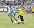 Bild: Hubert Ziegler
Der Gebenbacher Neuzugang Yasin Özuzun (links) wird in dieser Szene von Noah Majdic (rechts) vom FC Amberg attackiert.