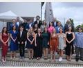 Bild: usc
Sie schnitten beim Abitur an der FOS und BOS mit einem Notendurchschnitt von 1,0 bis 1,5 ab. Es gratulierten stellvertretender Schulleiter Josef Eckert (links hinten), Landrat Richard Reisinger (hinten, Zweiter von rechts) und Schulleiter Martin Wurdack (rechts hinten).