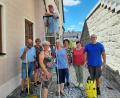Bild: soj
Das Bild zeigt die fleißigen Helfer, die das Pfarrgemeindehaus in Ebnath für das Bürgerfest auf Vordermann gebracht haben.