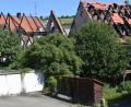 Bild: bö
"Lost Places" in Hohenburg: Gut zwei Jahre ist es her, dass am Marktplatz in Hohenburg drei Häuser abgebrannt sind. Eine Notsicherung wurde zwar gemacht, aber bautechnisch ist nach wie vor nichts zu sehen.