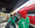Bild: TSV Reuth
Achtung Abfahrt: Die Spieler des TSV Reuth reisten per Zug und dem 9-Euro-Ticket zum Auswärtsspiel beim SV Etzelwang.
