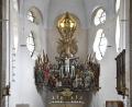Bild: Petra Hartl
Der Sohn, der Vater und darüber eine Taube als Symbol für den Heiligen Geist. Am Altar der Pfarrkirche Hl. Dreifaltigkeit in Amberg wird klar, wie das Gotteshaus zu seinem Namen kam.