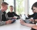 Bild: Gabi Schönberger
David Engel und Elias Gallersdörfer bilden beim Schul-Planspiel "Play the Market" ebenso ein Zweier-Team wie Fabian Kraus und Jonas Hirmer (von links). Die vier Zehntklässler des Augustinus-Gymnasiums Weiden stehen nun allesamt im Halbfinale des Wettbewerbs in Würzburg.