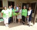 Bild: ct
Langjährige Mitarbeiterinnen des Kindergartens St. Martin wurden besonders geehrt: v.li. Leiterin Sonja Schnellinger, Manuela Schraml, Kirchenpfleger Markus Graf, Johanna Kraus Bürgermeister Hans-Martin Schertl, Karin Kaspers, Monika Krieger und Gabriele Meiser.