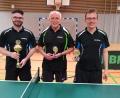 Bild: sm
Die Tischtennis-Vereinsmeister 2022: Benjamin Lingl, Manfred Sand und Maximilian Sand (von links).