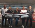 Bild: tk
Bei der Spendenübergabe (von links): Veranstalter Toby Mihalik, Nina Stockerl und Verena Herrmann (beide Ladies's Circle 85 Amberg), Anna Katarzyna Seliger (Zamhaltn-Initiative) und Stefan Jokiel vom SC Germania Amberg.