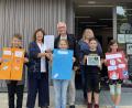 Bild: mma
Der Kooperationsvertrag, eingefädelt von Maria Lösch-Ringer (hinten, rechts), der Klassenleiterin der 4 b, wurde unterzeichnet von der Rektorin Ingrid Schneider (hinten, links) und Matthias Mändl (hinten, Mitte) von der Sternwarte Ursensollen.