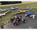 Bild: gdö
Den Gottesdienst beim Flugplatzfest in Erbendorf zelebrierte Pfarrer Martin Besold, ein Chor sorgte für die musikalische Gestaltung.