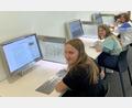 Bild: soj
Die Schülerinnen und Schüler konnten an den Computerarbeitsplätzen recherchieren.