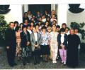 Archivbild: gi
Bei einem Festgottesdienst am 8. Juli 1992 mit Bezirksbeirat Dekan Hugo Wagner (links) und Ortsgeistlichem Pfarrer Georg Bodner (rechts) ließen sich 33 Mädchen und Frauen offiziell in den Katholischen Frauenbund, Zweigverein Etzgersrieth, aufnehmen. Vorne von links: Bezirksvorsitzende Maria Grötsch und stellvertretende Diözesan-Vorsitzende Elfriede Dürschl sowie Vorsitzende Agnes Leipold.