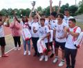 Bild: Hirsch
Die "Löwen" gewannen das integrative Fußballturnier "Hand-in-Hand". Lehrerin Sabine Kick jubelte mit ihren Schülern.