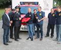 Bild: ral
Hans-Jürgen Schlosser übergab den Schlüssel an den Kommandanten der Dürnersdorfer Wehr, Johann Setzer.
