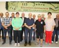 Bild: kro
Das neu gewählte Vorstandsteam des Kleintierzuchtvereins Tirschenreuth mit Vorsitzenden Josef Zant (Sechster von links). Mit auf dem Bild: Zweiter Bürgermeister Peter Gold (Fünfter von links) und stellvertretender Landrat Alfred Scheidler (links).