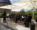 Bild: Tobias Böhm/exb
Vor der imposanten Kulisse von Burg Falkenberg präsentierte ein Ensemble der Kreismusikschule ein Akkordeonkonzert.