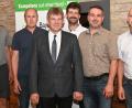 Bild: gf
Die neue BBV-Kreisvorstandschaft (von links): Christian Genth, Werner Wendl, Kreisobmann Peter Beer, Bernhard Wiesner, stellvertretender Kreisobmann Michael Schießl und Matthias Dotzler.