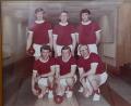 Bild: bey
Im Gründungsjahr 1972 ging die erste Herrenmannschaft des Kegelclubs Rot-Weiß Pleystein in der Kreisliga an den Start. Sie bestand aus Xaver Gebert, Hermann Piehler, Hubert Stahl (stehend, von links) sowie Richard Nasser, Erwin Voit und Franz Rosner (sitzend, von links).