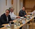 Bild: jr
Der Bezirksausschuss des Bezirkstags Oberpfalz tagte am Mittwochnachmittag im Informations- und Begegnungszentrum Konnersreuth. Mit dabei waren (von links) Regierungsvizepräsident Florian Luderschmid, Bezirkstagspräsident Franz Löffler, Bezirksheimatpfleger Dr. Tobias Appl und der Oberpfälzer Kulturreferent Richard Gaßler.