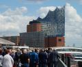 Bild: prh
Der VdK-Ortsverband Neustadt/WN bei der Besichtigung der Plaza der Elbphilharmonie.