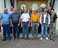 Bild: wmi
Tanja und Wolfgang Biersack (vorne, von rechts) sind stolz auf ihre Mitarbeiter und können zugleich auf die Unterstützung der Familie zählen. Ihr besonderer Dank gilt beim Firmenjubiläum (von links) Richard Sebald, Gerhard Biersack, Josef Hauer, Seniorchefin Gusti Biersack, Alfons Schraml, Seniorchef Alfred Biersack, Alois Adelhardt, Günter König und Roland Biersack.