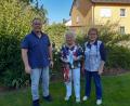 Bild: bk
Johanna Krauß und Mirko Bertl sagen Dankeschön an die langjährige Kassenverwalterin Barbara Fastner (von rechts)