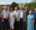 Bild: bnr
Viele Gratulanten überbrachten Siegfried Grasser (Zweiter von links) die besten Glückwünsche zu seinem 80. Geburtstag. Seitens der Stadt Nabburg gratulierten Bürgermeister Frank Zeitler (links) und Altbürgermeister Josef Fischer (Mitte).