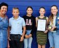 Bild: Egid Spies
Ganz stolze Filmmacher mit (von links) Betreuerin Elke Beer, Maximilian Fuchs, Annemarie Poh, Hanna Müllner und Fiona Beer.
