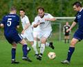 Archivbild: mhs
Ab durch die Mitte: Florian Weingärtner (Mitte) und die Aufsteiger aus Dieterskirchen werden auch beim Auftaktderby in Pertolzhofen an ihrer unbekümmerten Spielweise festhalten.