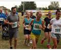 Bild: zer
Sie laufen für die Ukraine Hilfe: Beim Spendenlauf im Zuge der 100-Jahr-Feier der SpVgg Schirmitz. kommen so 2000 Euro zusammen, die über den Lions Club an das Hilfswerk weitergeleitet werden.