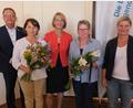 Bild: usc
Im Beisein von Bürgermeister Martin Preuß (links) und Sabine Schröther vom Kreisjugendamt (rechts) ehrte Brigitte Breitfelder (Mitte) Mitarbeiterin Christa Schuster (Zweite von links) und Bärbel Grützner (Zweite von rechts).