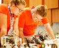Bild: TechniK Begeistert e.V.
Jugendliche tüfteln bei der World Robot Olympiad.