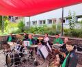 Bild: Birgit Plößner/exb
Die "Verblecher" sorgten beim Sommerfest in der Realschule im Stiftland für Musik und Stimmung.