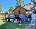 Bild: Elke Reinhart/exb
Hunderte Besucher kamen zum integrativen Sommerfest vom Stadt und Pfarrei. Auf Leinwänden konnten die Gäste ihre Fingerabdrücke hinterlassen.
