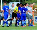 Bild: Picasa
Reichlich Aufregung gab es zum Saisonauftakt in Gebenbach, als der Schiedsrichter den SpVgg-SV-Spielern (helle Trikots) einen Foulelfmeter versagte. Gegen den ASV Cham will Aufsteiger Weiden die Startniederlage hinter sich lassen und auf Sieg spielen.