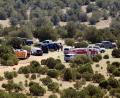 Bild: Adolphe Pierre-Louis/The Albuquerque Journal via AP/dpa
Ermittler und Ersthelfer versammeln sich an der Absturzstelle eines Hubschraubers in der Nähe von Las Vegas, New Mexico.