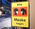 Bild: Felix Kästle/dpa
Ein Schild weist am Eingang eines Ladens auf die Maskenpflicht hin. Diese könnte im Herbst zurückkehren.