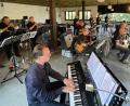Bild: Gerhard Götz
Die Swing a ling ding Bigband spielte im Sterngarten Nabburg.