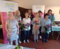 Bild: Renate Amrhein/exb
Glückliche Gesichter beim Ehrenabend des Frauen-Union-Kreisverbandes Amberg-Sulzbach (von links): Kreisvorsitzende Renate Amrhein, Christl Kredler, Klara Rauch, Bezirksrat Martin Preuß, Barbara Lanzinger, Kreisrätin Brigitte Trummer, Bezirksvorsitzende und Stellvertretende Landesvorsitzende der FU Bayern Barbara Gerl.