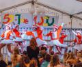 Bild: sfo
Beim Festwochenende zum 50-jährigen Bestehen des Waldecker Carnevalvereins zeigten bei der Jubiläums-Sommernacht am Festsamstag die Gardegruppen kurze Tänze. Insgesamt drei Tage Programm war am Waldecker Marktplatz geboten.