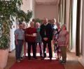 Bild: exb(Landratsamt)
Bild von links: Diözesansekretär Markus Nickl, Christa Burzer, Kreisvorsitzender
Hermann Stadler, Alfons Ernstberger, Landrat Andreas Meier, Hans-Jürgen Gemeiner, Elisabeth Bauer und Kreisvorsitzende Petra Dötsch