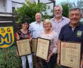 Bild: bk
"Sie haben durch ihr Engagement die Ehrenmitgliedschaft verdient", sagte Vorsitzender Heinrich Hildebrand unter großem Applaus der Anwesenden bei der Übergabe der Urkunden an (von links) Liana Adam, Heinrich Zenger, Anita Bauer, Karl-Heinz Hasler.